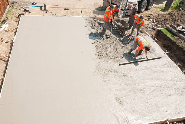 Best Custom Concrete Contractor  in Maysville, MO